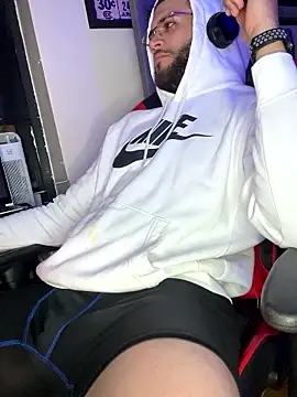 Snapshot of Joker19196 chatting on 10/15/25, 01:17 Joker19196 online show from 10/15/25, 01:17