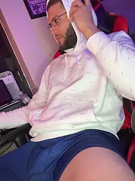 Snapshot of Joker19196 chatting on 10/21/25, 12:00 Joker19196 online show from 10/21/25, 12:00