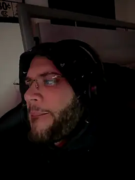 Snapshot of Joker19196 chatting on 12/16/25, 01:32 Joker19196 online show from 12/16/25, 01:32