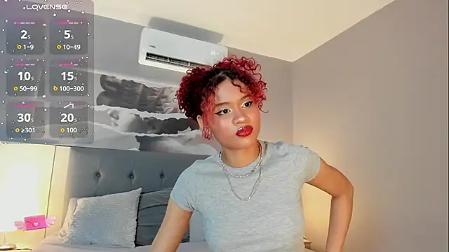 Snapshot of Aprillbrunette chatting on 09/15/25, 03:06 Aprillbrunette online show from 09/15/25, 03:06