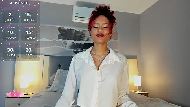 Snapshot of Aprillbrunette chatting on 09/18/25, 02:57 Aprillbrunette online show from 09/18/25, 02:57