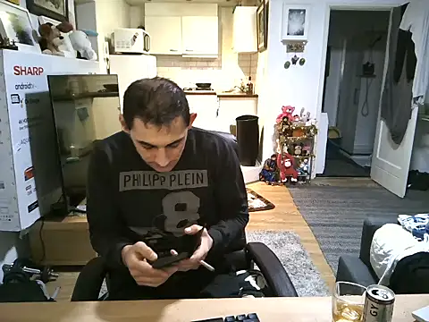 Snapshot of mihaimichael chatting on 10/25/25, 11:32 mihaimichael online show from 10/25/25, 11:32