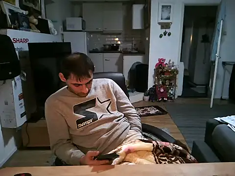 Snapshot of mihaimichael chatting on 10/30/25, 02:46 mihaimichael online show from 10/30/25, 02:46