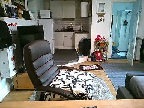 Snapshot of mihaimichael chatting on 10/30/25, 02:51 mihaimichael online show from 10/30/25, 02:51