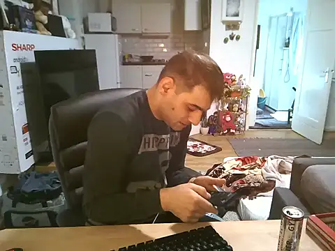 Snapshot of mihaimichael chatting on 11/04/25, 12:37 mihaimichael online show from 11/04/25, 12:37