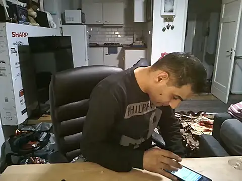 Snapshot of mihaimichael chatting on 11/05/25, 12:43 mihaimichael online show from 11/05/25, 12:43