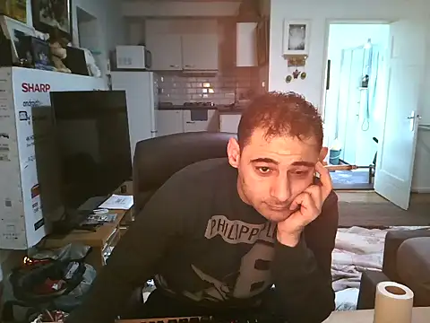 Snapshot of mihaimichael chatting on 11/05/25, 01:33 mihaimichael online show from 11/05/25, 01:33