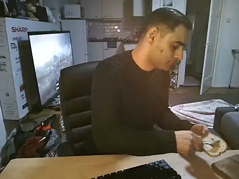 Snapshot of mihaimichael chatting on 11/06/25, 01:39 mihaimichael online show from 11/06/25, 01:39