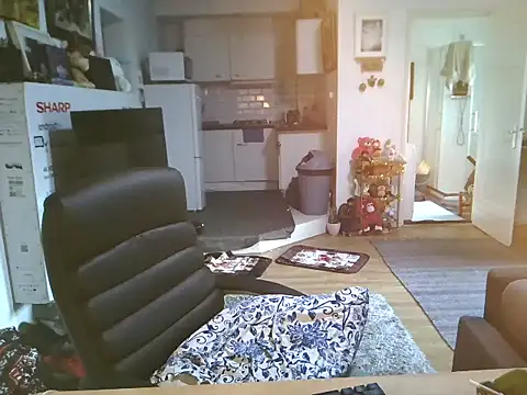 Snapshot of mihaimichael chatting on 11/06/25, 02:40 mihaimichael online show from 11/06/25, 02:40