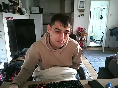 Snapshot of mihaimichael chatting on 11/08/25, 12:38 mihaimichael online show from 11/08/25, 12:38