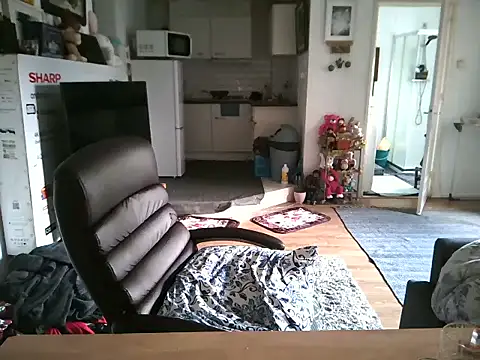 Snapshot of mihaimichael chatting on 11/09/25, 01:42 mihaimichael online show from 11/09/25, 01:42