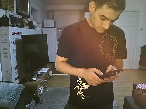 Snapshot of mihaimichael chatting on 11/10/25, 01:48 mihaimichael online show from 11/10/25, 01:48