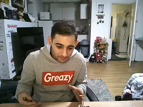 Snapshot of mihaimichael chatting on 11/12/25, 12:22 mihaimichael online show from 11/12/25, 12:22