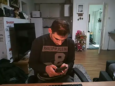 Snapshot of mihaimichael chatting on 11/12/25, 02:39 mihaimichael online show from 11/12/25, 02:39