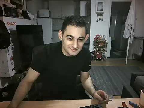 Snapshot of mihaimichael chatting on 11/14/25, 11:57 mihaimichael online show from 11/14/25, 11:57