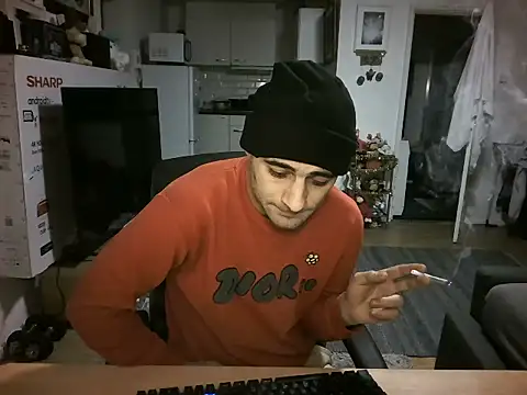 Snapshot of mihaimichael chatting on 11/16/25, 05:18 mihaimichael online show from 11/16/25, 05:18