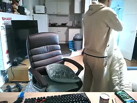 Snapshot of mihaimichael chatting on 11/17/25, 01:17 mihaimichael online show from 11/17/25, 01:17