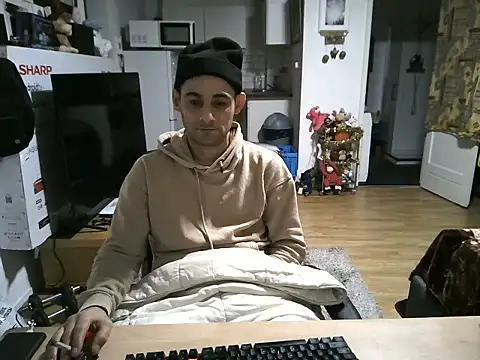 Snapshot of mihaimichael chatting on 11/18/25, 01:22 mihaimichael online show from 11/18/25, 01:22