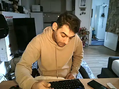 Snapshot of mihaimichael chatting on 11/18/25, 02:21 mihaimichael online show from 11/18/25, 02:21