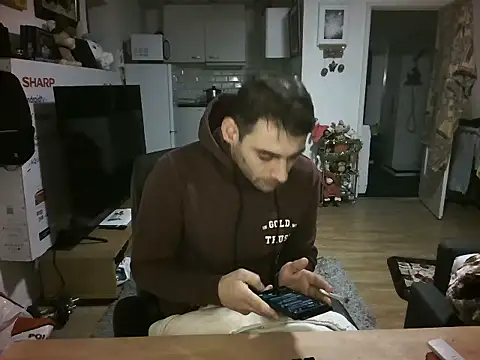 Snapshot of mihaimichael chatting on 11/19/25, 04:29 mihaimichael online show from 11/19/25, 04:29