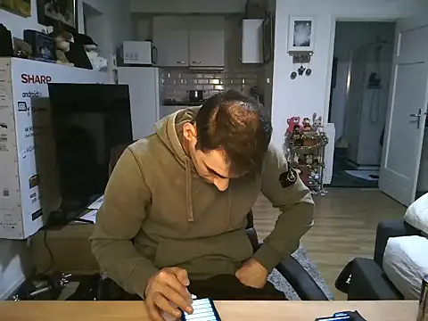 Snapshot of mihaimichael chatting on 11/23/25, 02:50 mihaimichael online show from 11/23/25, 02:50