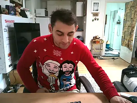 Snapshot of mihaimichael chatting on 11/25/25, 11:54 mihaimichael online show from 11/25/25, 11:54