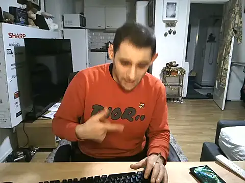 Snapshot of mihaimichael chatting on 11/26/25, 12:00 mihaimichael online show from 11/26/25, 12:00