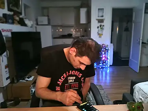 Snapshot of mihaimichael chatting on 11/29/25, 02:58 mihaimichael online show from 11/29/25, 02:58