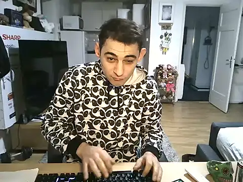 Snapshot of mihaimichael chatting on 11/29/25, 03:15 mihaimichael online show from 11/29/25, 03:15