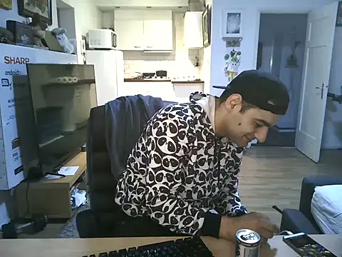 Snapshot of mihaimichael chatting on 11/30/25, 03:27 mihaimichael online show from 11/30/25, 03:27