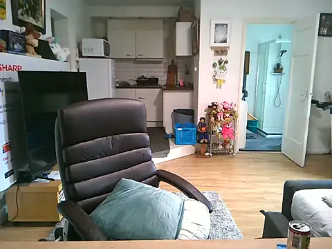 Snapshot of mihaimichael chatting on 12/01/25, 11:59 mihaimichael online show from 12/01/25, 11:59