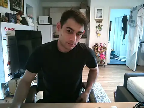 Snapshot of mihaimichael chatting on 12/04/25, 12:58 mihaimichael online show from 12/04/25, 12:58