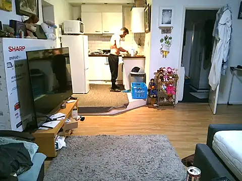 Snapshot of mihaimichael chatting on 12/05/25, 01:03 mihaimichael online show from 12/05/25, 01:03