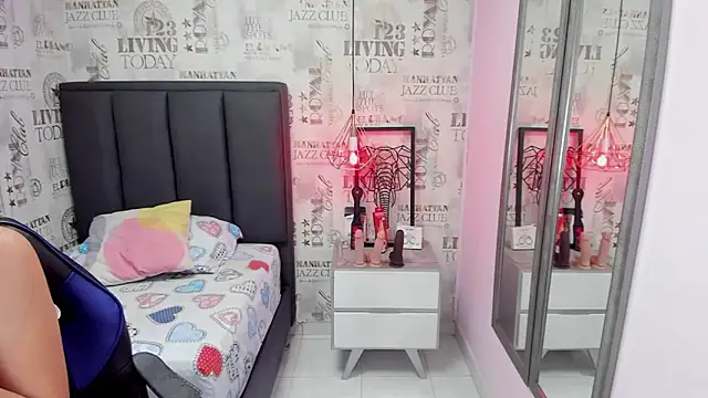 Snapshot of mileyerikson chatting on 03/18/25, 12:25 mileyerikson online show from 03/18/25, 12:25