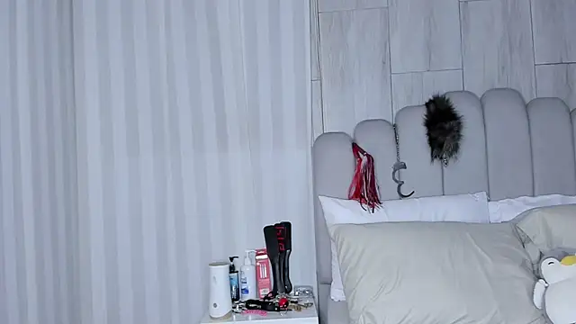 Snapshot of mileyerikson chatting on 09/25/25, 12:58 mileyerikson online show from 09/25/25, 12:58