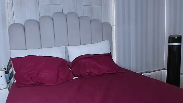 Snapshot of mileyerikson chatting on 10/06/25, 01:08 mileyerikson online show from 10/06/25, 01:08