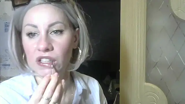 TherestlessKitty online show from 12/03/24, 06:04