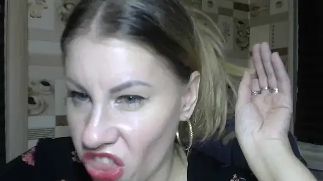 Snapshot of TherestlessKitty chatting on 11/22/25, 10:20 TherestlessKitty online show from 11/22/25, 10:20