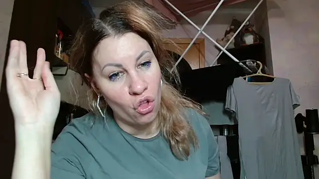 Snapshot of TherestlessKitty chatting on 04/09/26, 10:15 TherestlessKitty online show from 04/09/26, 10:15