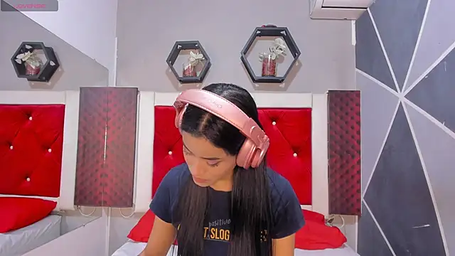 Karoll014 online show from 11/26/25, 11:55