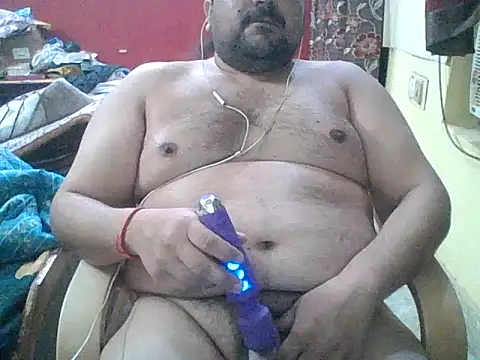 Snapshot of ARYANAVAILABLE chatting on 05/16/26, 10:52 ARYANAVAILABLE online show from 05/16/26, 10:52