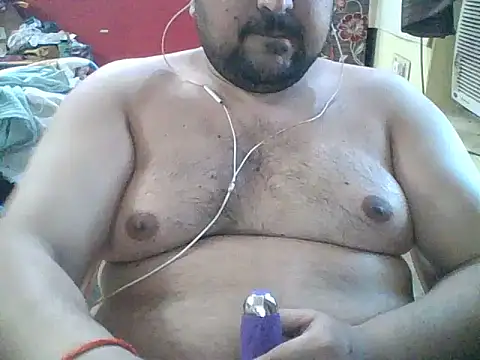 Snapshot of ARYANAVAILABLE chatting on 05/20/26, 11:49 ARYANAVAILABLE online show from 05/20/26, 11:49