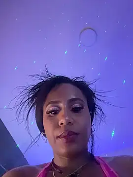 Snapshot of AlisonHoot69 chatting on 03/08/26, 02:04 AlisonHoot69 online show from 03/08/26, 02:04