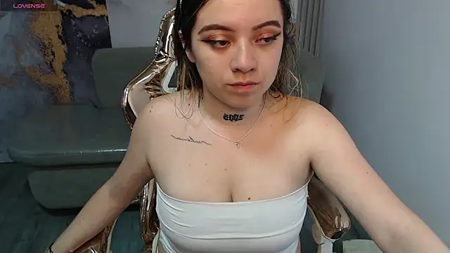 Snapshot of Cristal_v_1 chatting on 12/27/24, 03:09 Cristal v 1 online show from 12/27/24, 03:09