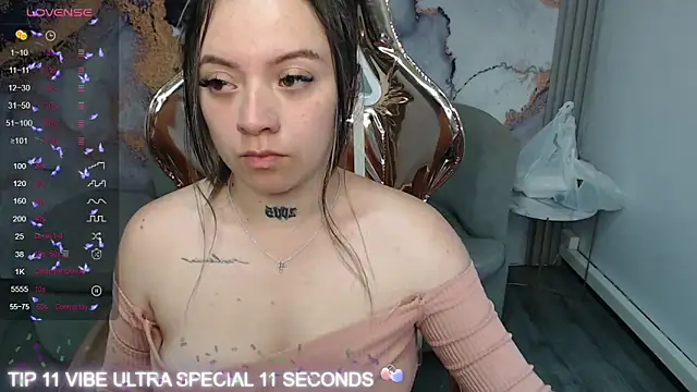 Snapshot of Cristal_v_1 chatting on 02/14/25, 03:11 Cristal v 1 online show from 02/14/25, 03:11