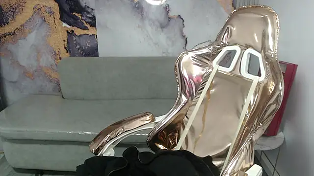 Snapshot of Cristal_v_1 chatting on 02/20/25, 03:01 Cristal v 1 online show from 02/20/25, 03:01