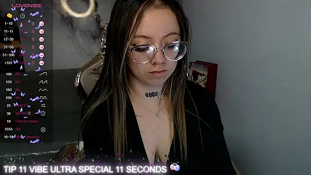 Snapshot of Cristal_v_1 chatting on 03/13/25, 09:32 Cristal v 1 online show from 03/13/25, 09:32