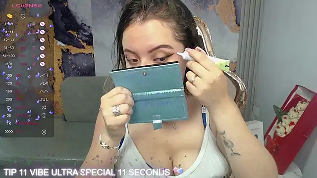 Snapshot of Cristal_v_1 chatting on 03/19/25, 09:17 Cristal v 1 online show from 03/19/25, 09:17