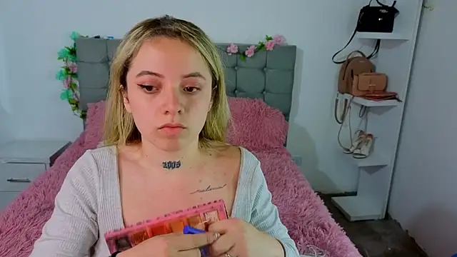 Snapshot of Cristal_v_1 chatting on 01/06/26, 11:29 Cristal v 1 online show from 01/06/26, 11:29