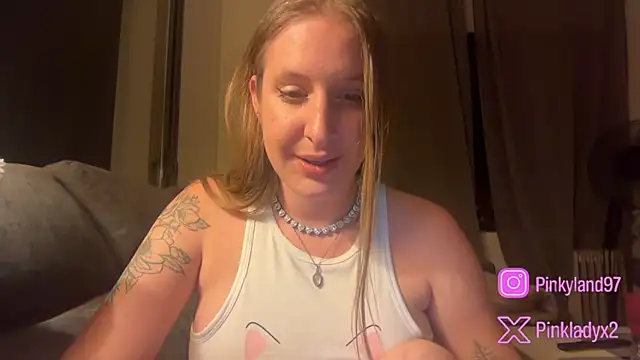 Snapshot of Pinkyladyxxx chatting on 05/15/26, 10:50 Pinkyladyxxx online show from 05/15/26, 10:50